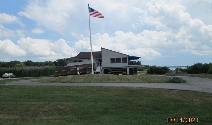 414 North Ln, Bristol, RI 02809 - 2 Beds, 2 Bath