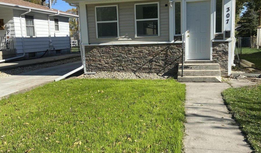 307 S Congress St, Aberdeen, SD 57401 - 2 Beds, 1 Bath