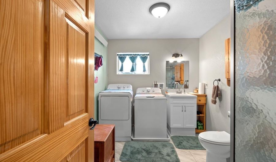 265 F QUARTER CIRCLE Loop, Cheyenne, WY 82007 - 1 Beds, 2 Bath