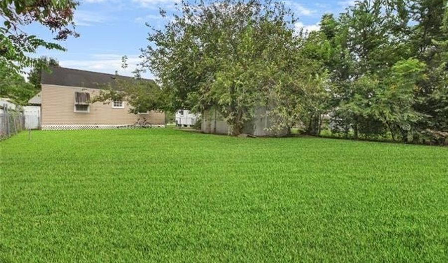 417 LEBEAU St, Arabi, LA 70032 - 2 Beds, 1 Bath