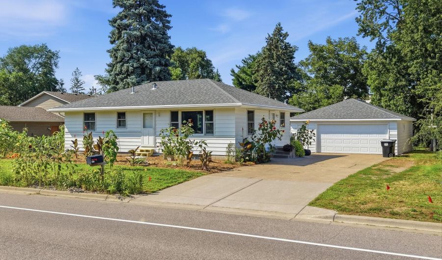 959 North St, Anoka, MN 55303 - 2 Beds, 2 Bath