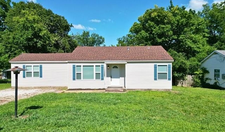 1004 S Highland, Ada, OK 74820 - 3 Beds, 2 Bath