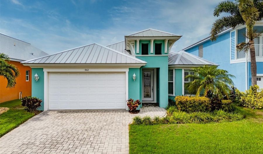 562 BIMINI BAY Blvd, Apollo Beach, FL 33572 - 3 Beds, 3 Bath