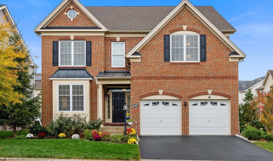 42897 MYERSTOWN MANOR Dr, Ashburn, VA 20148 - 6 Beds, 5 Bath