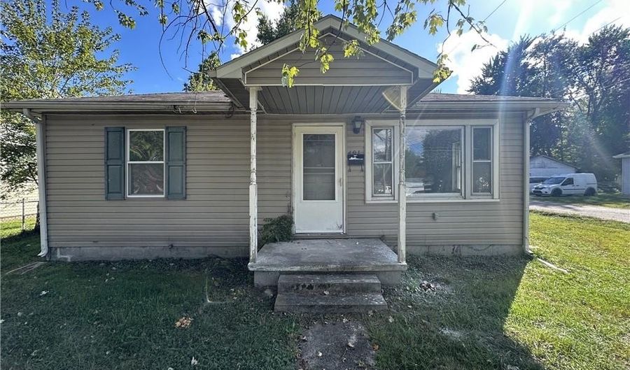491 W Cross St, Austin, IN 47102 - 3 Beds, 2 Bath