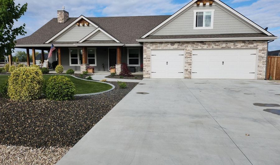 24071 Painted Horse, Middleton, ID 83644 - 3 Beds, 2 Bath