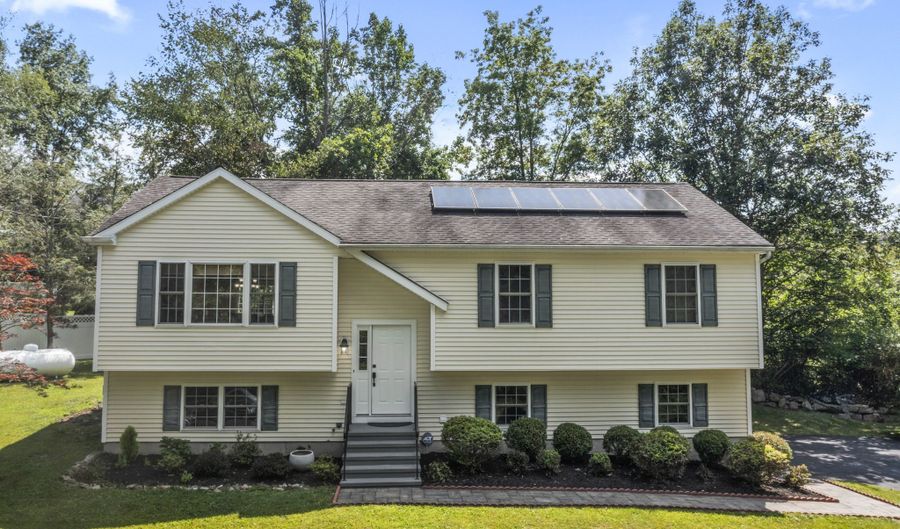 24 Ken Oaks Dr, Danbury, CT 06810 - 4 Beds, 3 Bath