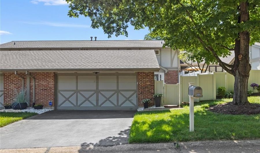 2155 Mason Green Dr, Ballwin, MO 63011 - 3 Beds, 4 Bath