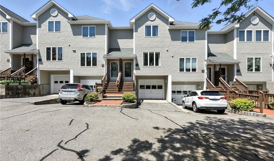 469 North Ln, Bristol, RI 02809 - 2 Beds, 3 Bath