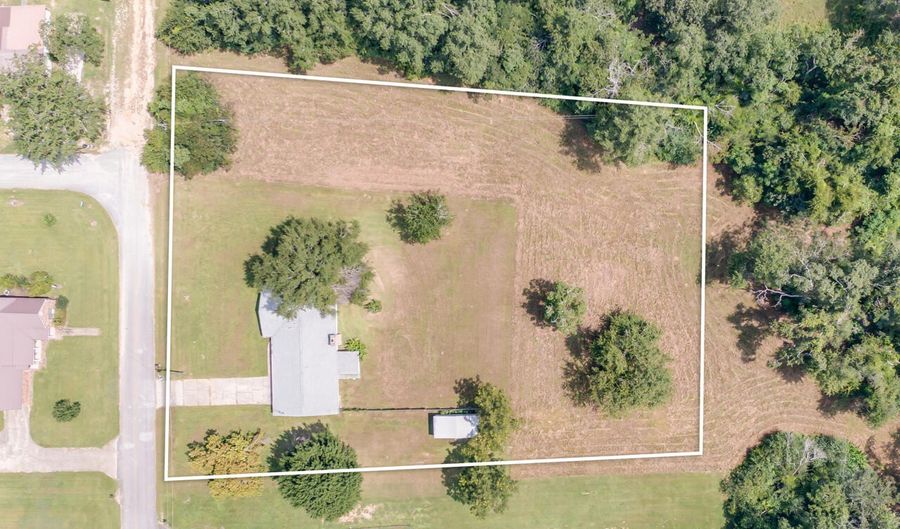 5811 Monroe St, Baker, FL 32531 - 3 Beds, 3 Bath