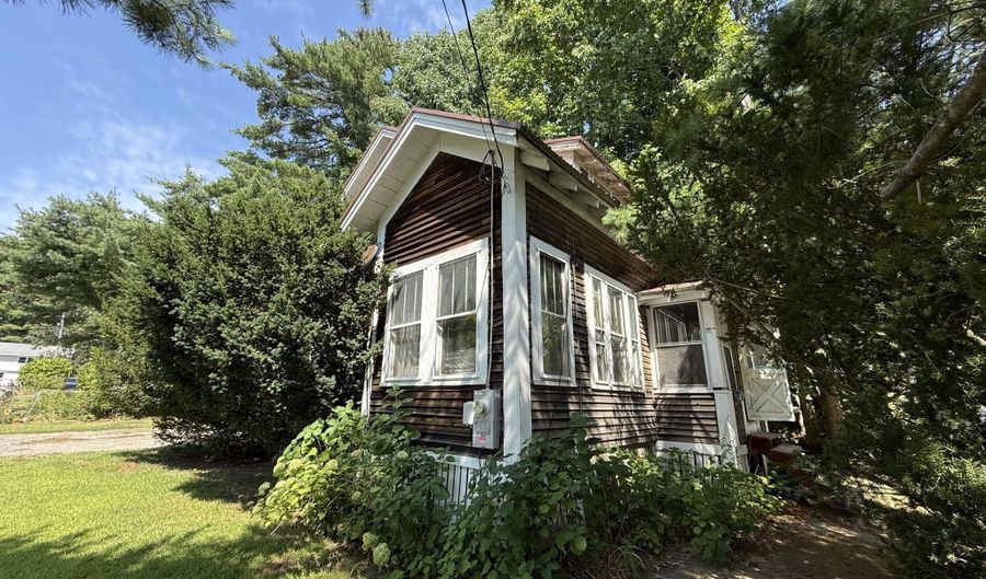148 Sewall St, Augusta, ME 04330 - 4 Beds, 2 Bath