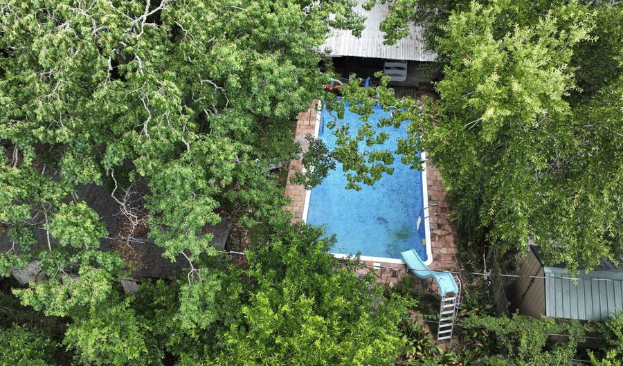1090 Cherokee St, Biloxi, MS 39530 - 3 Beds, 3 Bath