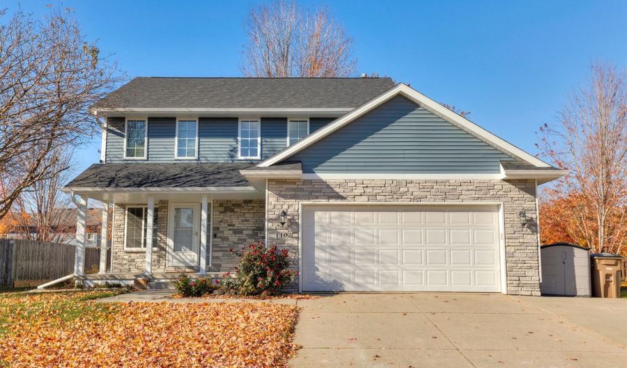 1102 9th Ave SE, Altoona, IA 50009 - 4 Beds, 3 Bath