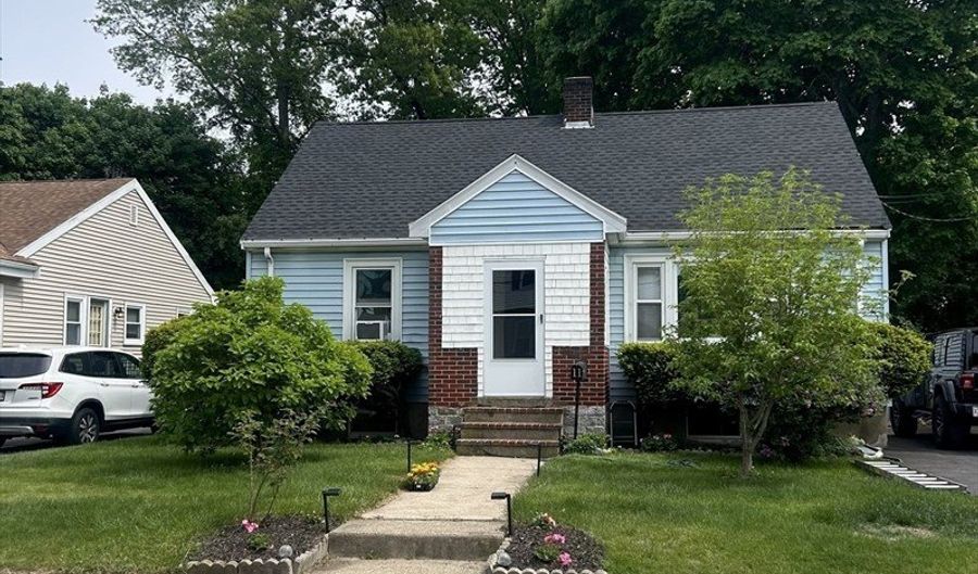 11 Hartlawn Rd, Boston, MA 02132 - 4 Beds, 2 Bath