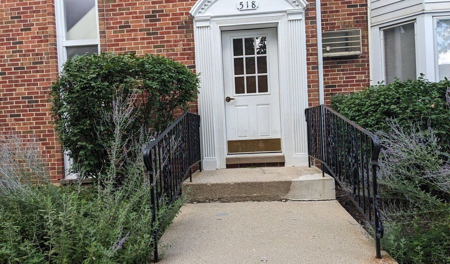 518 W Miner St 2H, Arlington Heights, IL 60005 - 2 Beds, 2 Bath