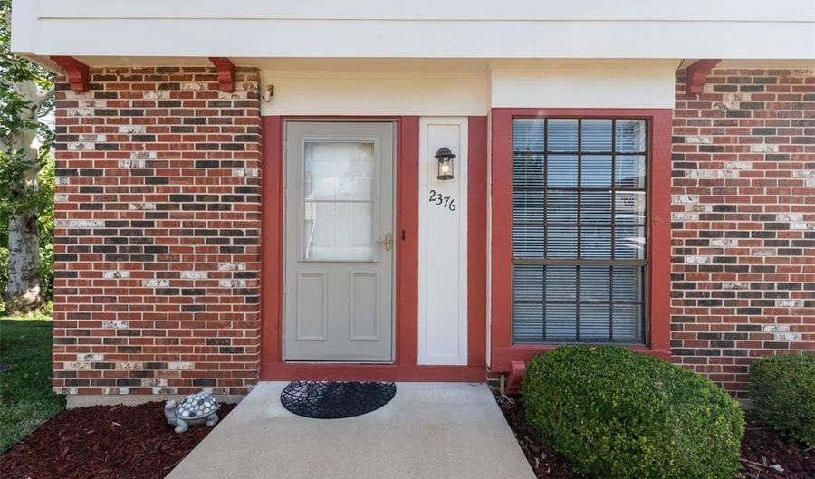 2376 Hiddengarden Ct, Ballwin, MO 63021 - 3 Beds, 3 Bath