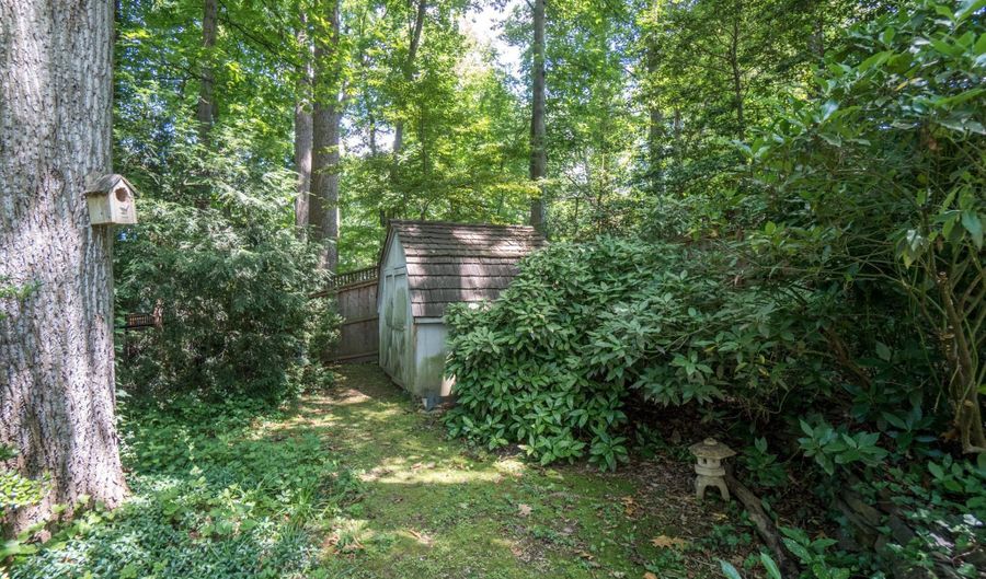 5801 BENT BRANCH Rd, Bethesda, MD 20816 - 4 Beds, 3 Bath