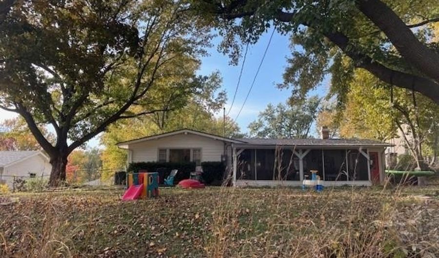 1704 Linden Ln, Atchison, KS 66002 - 3 Beds, 2 Bath