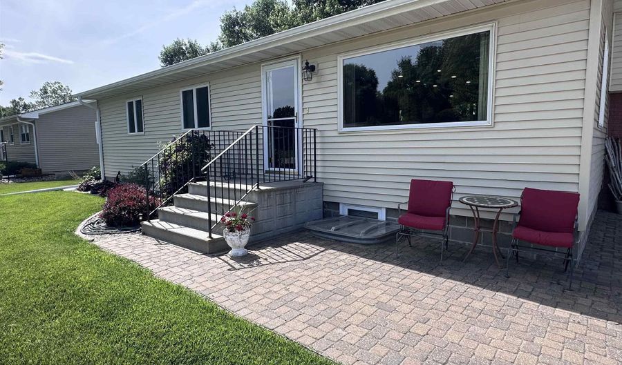 128 Mark St, Aurora, NE 68818 - 3 Beds, 2 Bath