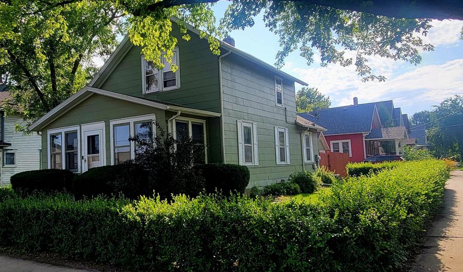 504 S 3rd St, Aberdeen, SD 57401 - 3 Beds, 2 Bath