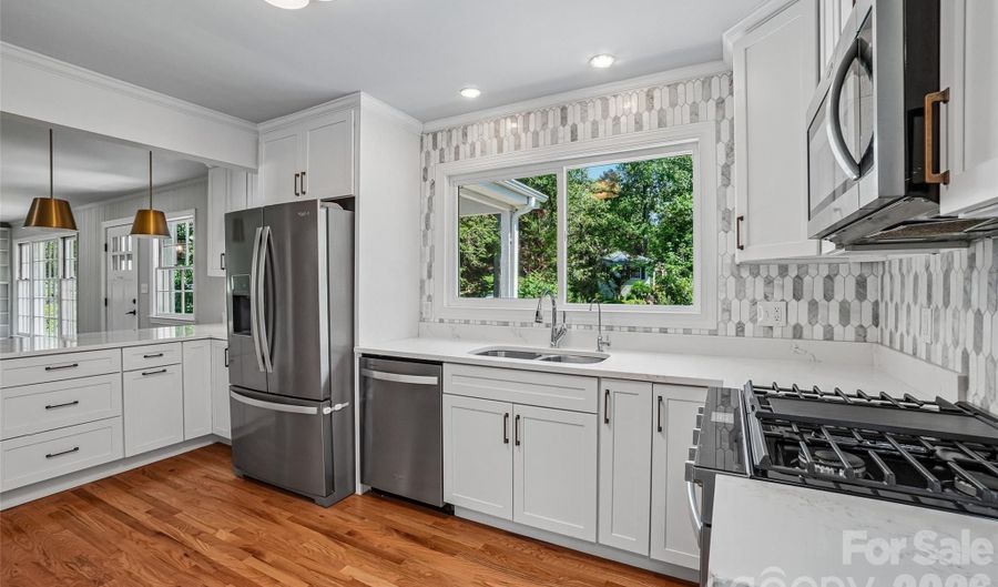 28 Ridgefield Pl, Asheville, NC 28803 - 5 Beds, 4 Bath