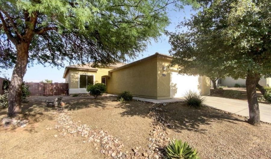 1045 S Limestone St, Benson, AZ 85602 - 3 Beds, 2 Bath