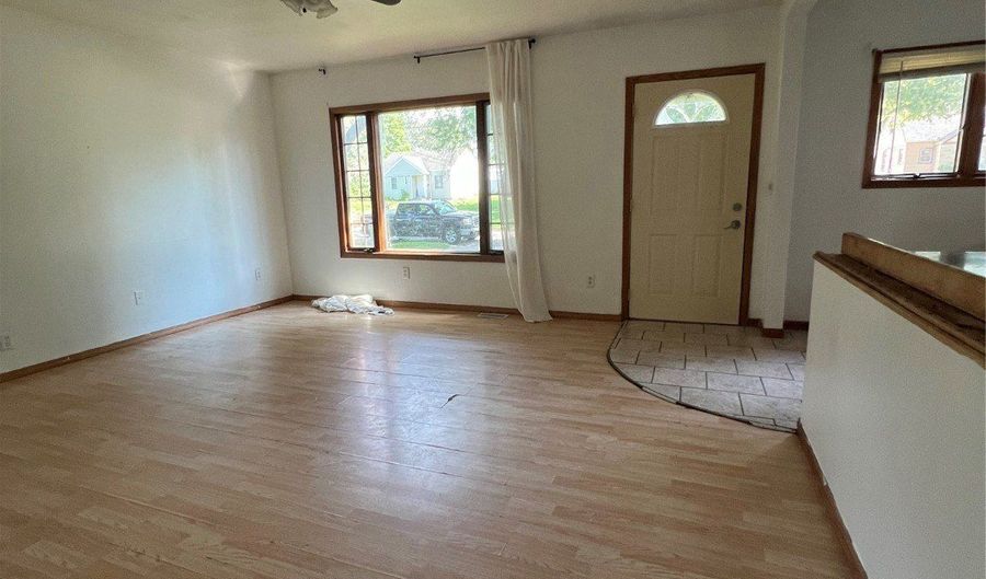 1526 E Jefferson Ave, Des Moines, IA 50316 - 2 Beds, 1 Bath