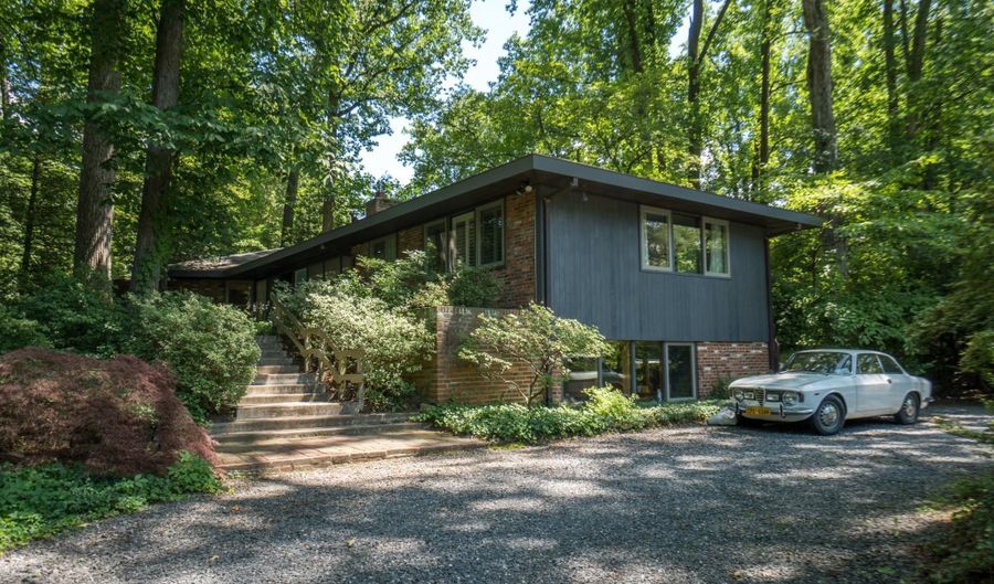 5801 BENT BRANCH Rd, Bethesda, MD 20816 - 4 Beds, 3 Bath