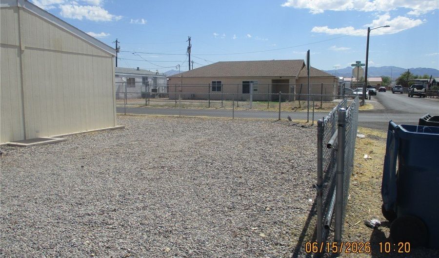 569 Harbor Dr, Bullhead City, AZ 86442 - 3 Beds, 2 Bath
