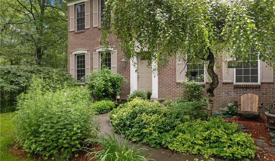 48 Fieldstone Ln, North Kingstown, RI 02874 - 4 Beds, 4 Bath