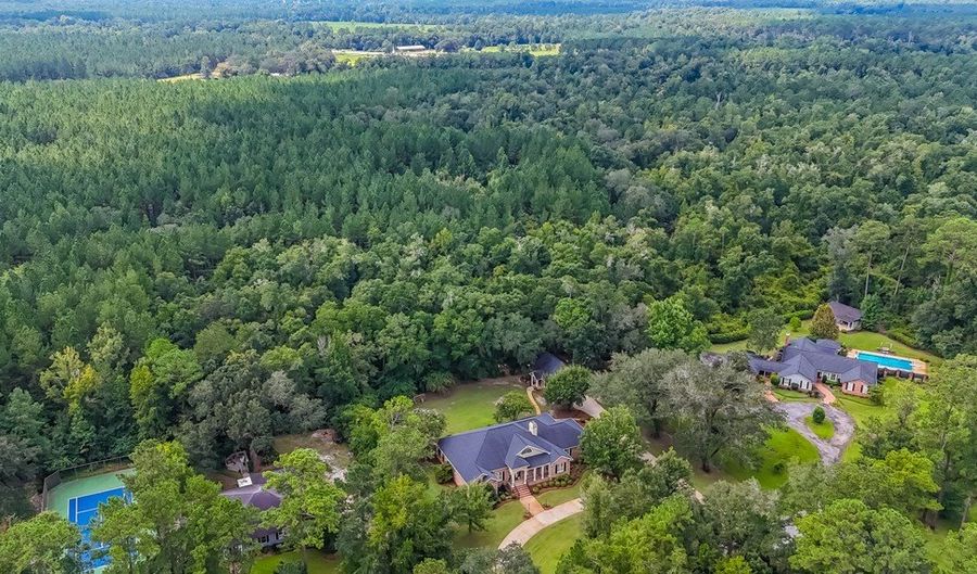 1301 Lakewood, Bainbridge, GA 39819 - 3 Beds, 3 Bath