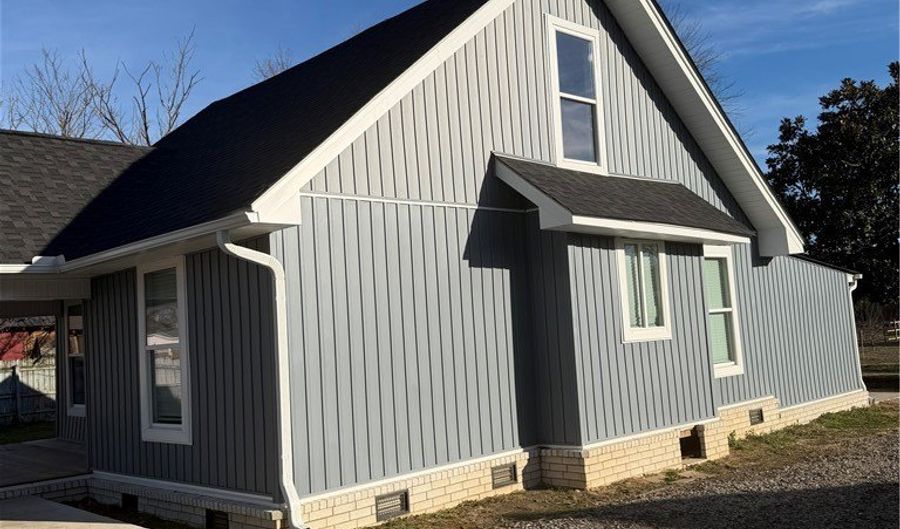 703 NW 1st St, Atkins, AR 72823 - 4 Beds, 2 Bath