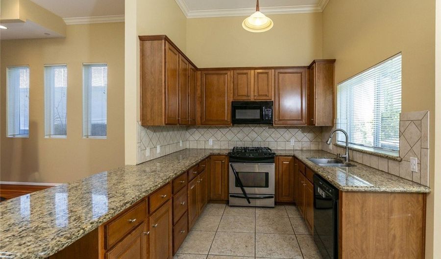 5241 Colodny Dr 301, Agoura Hills, CA 91301 - 3 Beds, 3 Bath