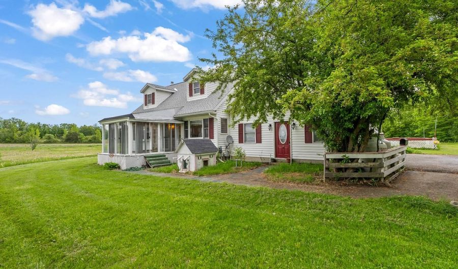 123 Rose Vidot Dr, Amsterdam, NY 12010 - 4 Beds, 2 Bath