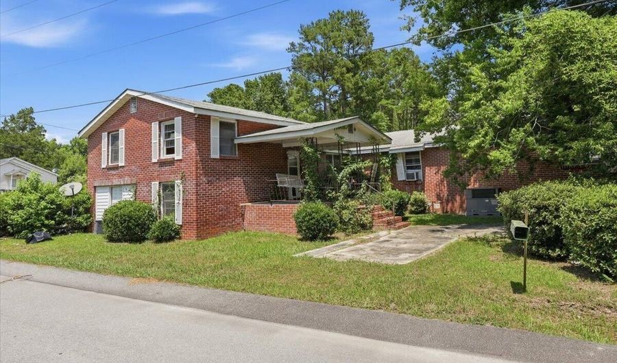 100 Henry St, Bamberg, SC 29003 - 3 Beds, 3 Bath