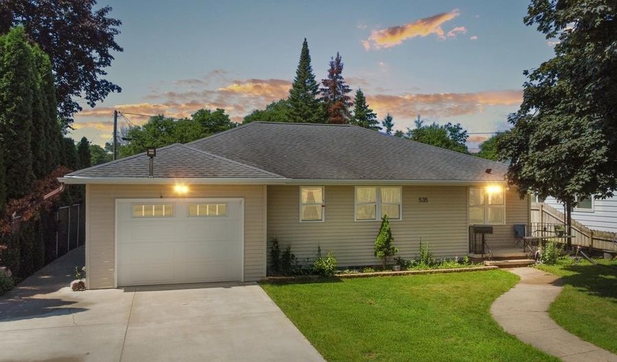 535 N BADGER Ave, Appleton, WI 54914 - 3 Beds, 1 Bath
