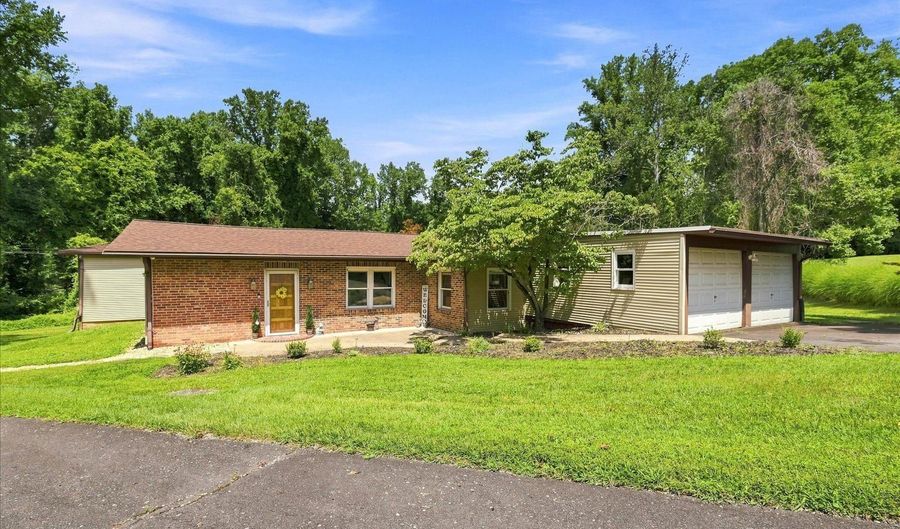 3534 WOODBURN Rd, Annandale, VA 22003 - 4 Beds, 2 Bath