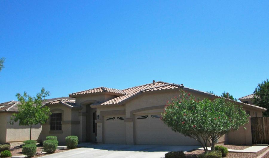 351 N COTTONWOOD St, Chandler, AZ 85225 - 4 Beds, 3 Bath