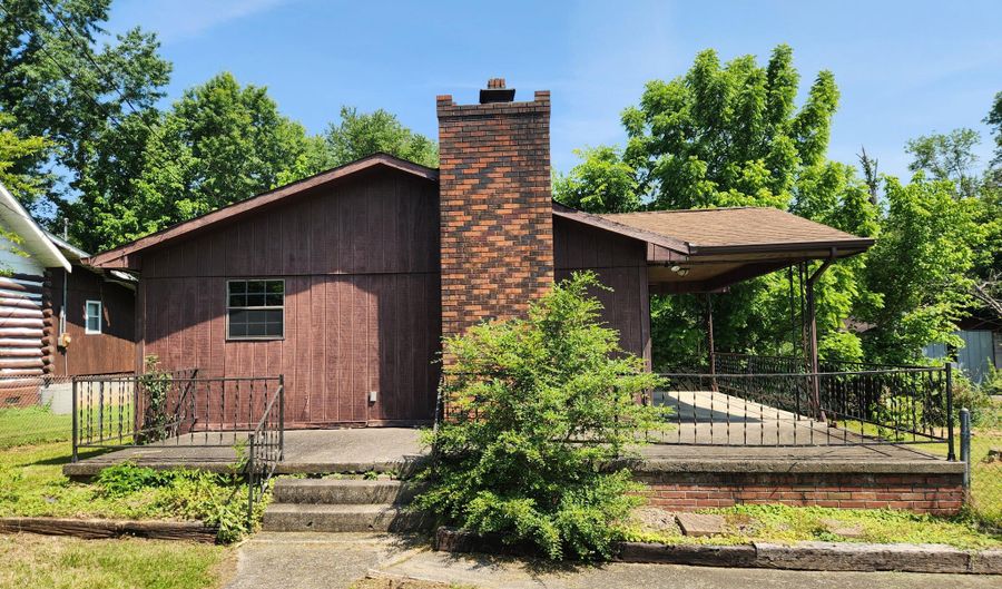 102 Holt Ave, Barbourville, KY 40906 - 3 Beds, 2 Bath