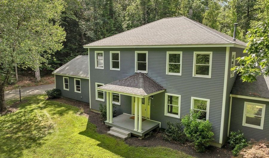 5 Sullivan Dr, Bow, NH 03304 - 4 Beds, 3 Bath