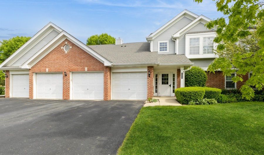 1412 W Crane St 1, Arlington Heights, IL 60004 - 2 Beds, 2 Bath