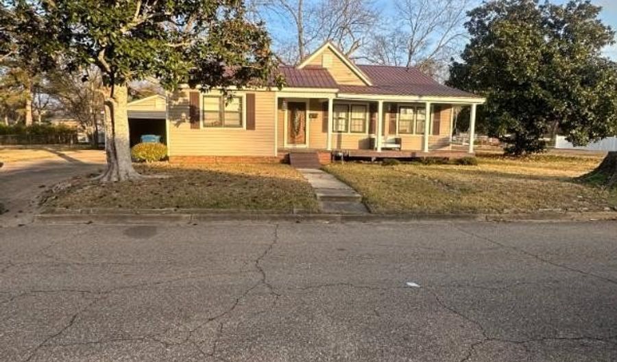 618 S Columbus, Aberdeen, MS 39730 - 4 Beds, 2 Bath