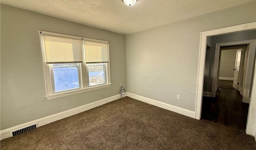 810 Thayer St 2, Akron, OH 44310 - 3 Beds, 1 Bath