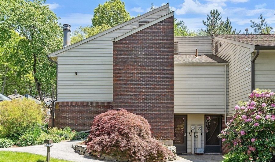 525 Tumbling Hawk 525, Acton, MA 01720 - 3 Beds, 3 Bath