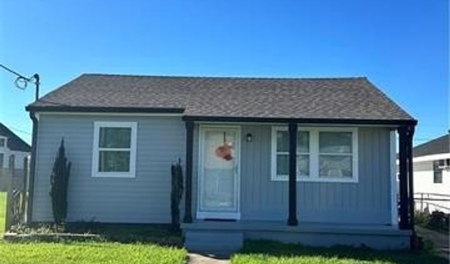 7220 HATTIE St, Arabi, LA 70032 - 2 Beds, 1 Bath