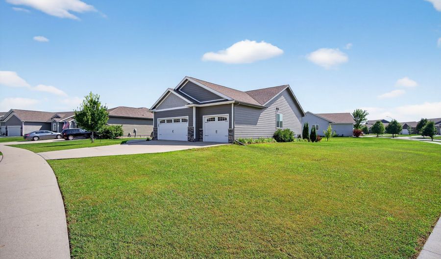 2027 NW 24th St, Ankeny, IA 50023 - 3 Beds, 3 Bath