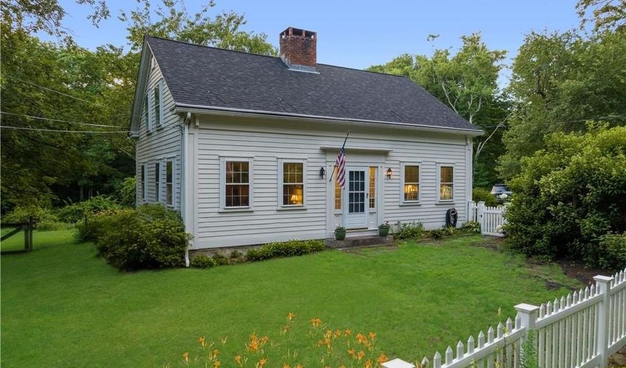 22 Brayton Rd, Smithfield, RI 02917 - 3 Beds, 2 Bath