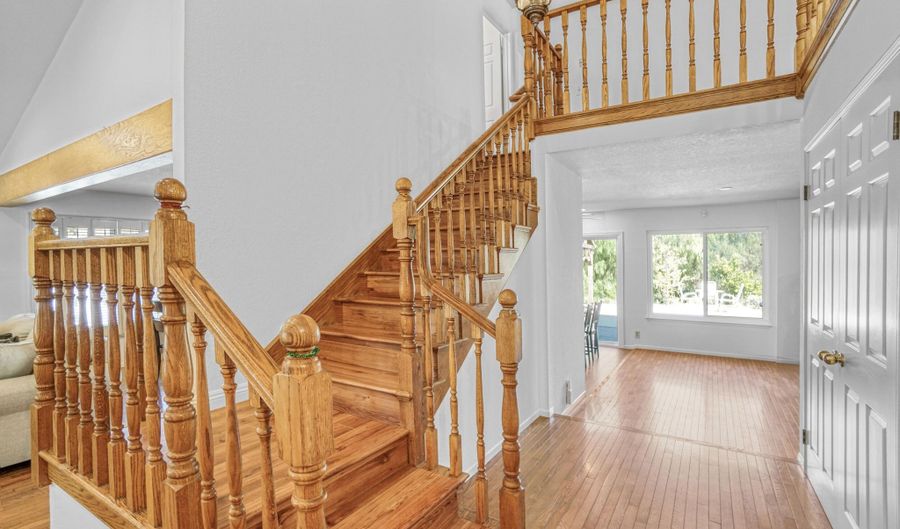 27802 Via Amistosa, Agoura Hills, CA 91301 - 4 Beds, 3 Bath