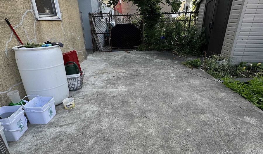 33 E 51ST St 2, Bayonne, NJ 07002 - 3 Beds, 2 Bath