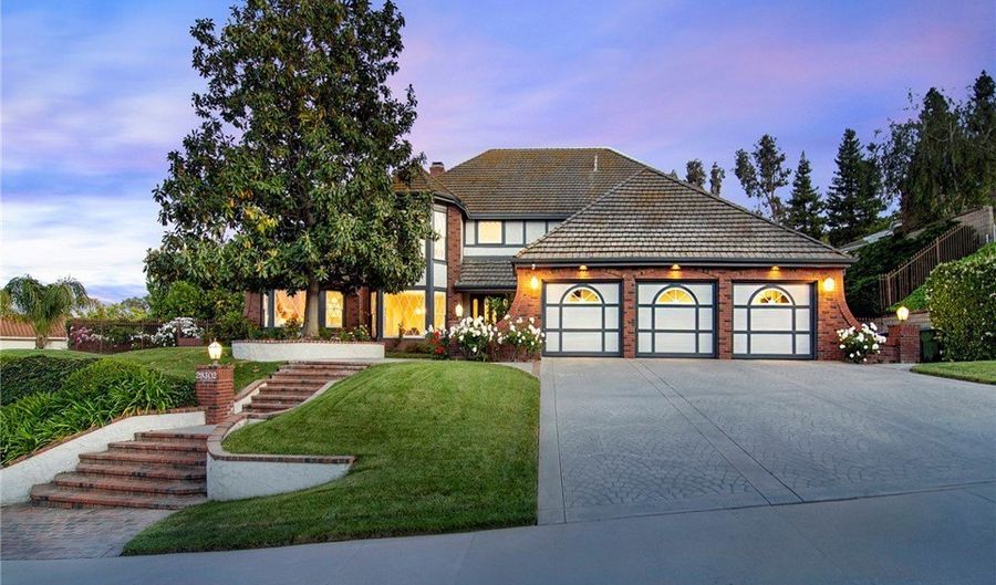 29302 Laro Dr, Agoura Hills, CA 91301 - 5 Beds, 5 Bath